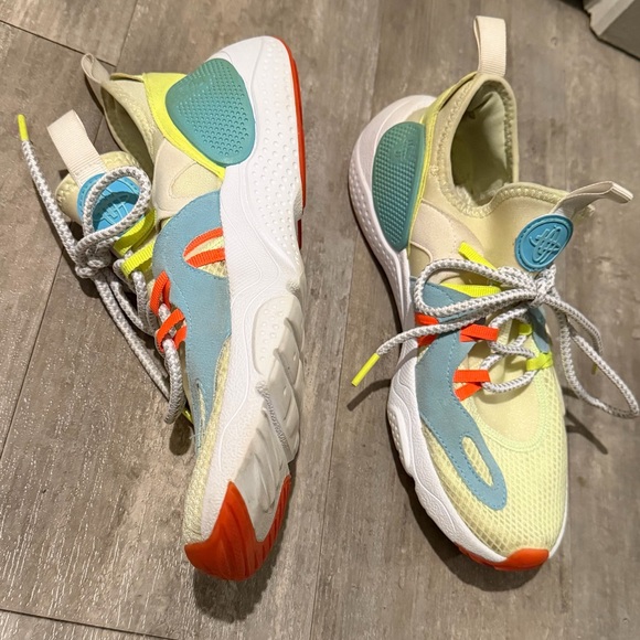 Nike Air Zoom Hurricane Edge Barely Volt/Hyper Crimson (Youth 6.5Y/Womens 8–8.5) - Picture 8 of 10